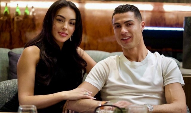 九游会J9-C罗晒照为乔治娜庆生：祝我生命中的挚爱生日快乐！