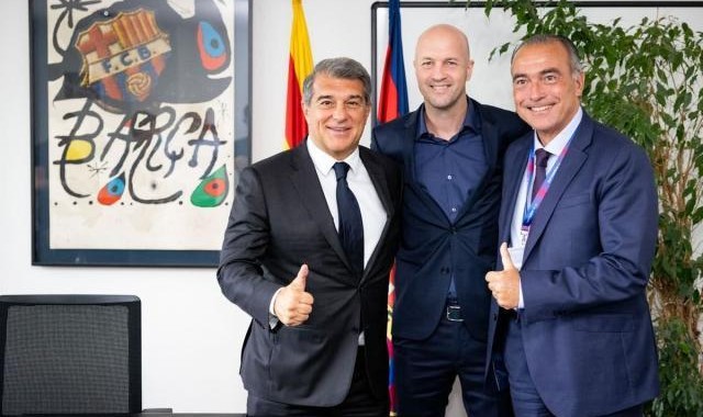 九游会平台-深足官宣小克鲁伊夫卸任前往巴萨任职 卡洛斯接任