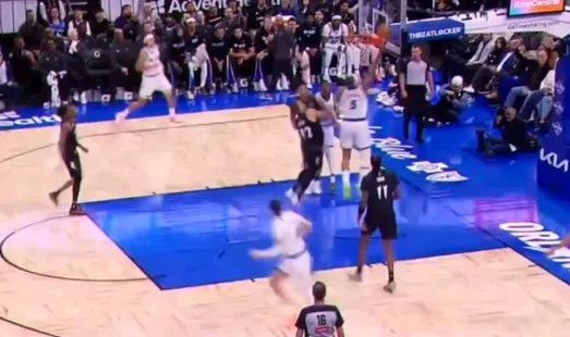 班凯罗快攻反击强硬上篮打进，个人首节5投4中砍下9分